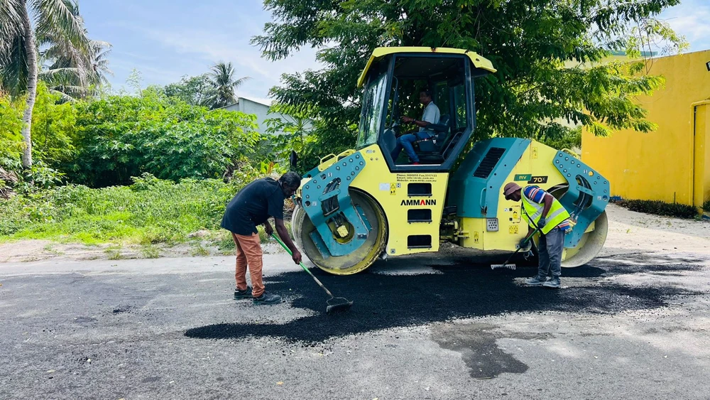 photo for އައްޑޫ ސިޓީގެ މަރަދޫ ތާރު މަގު މަރާމާތުކުރުމަށް 